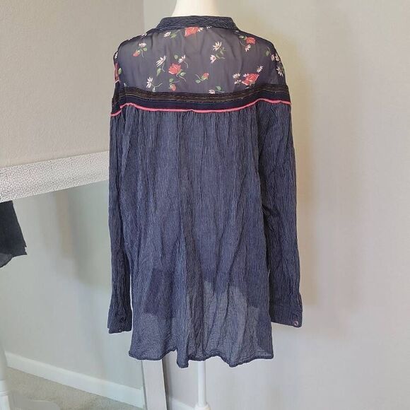 Free People Blue Long Sleeves Button Up Tunic Blouse size M - Picture 4 of 8